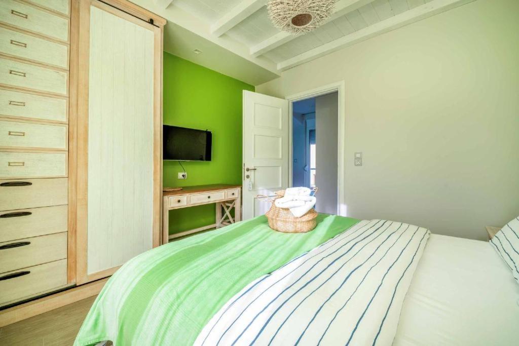 Seabreeze Villa - With Jacuzzi & Heated Pool Masztihári Kültér fotó